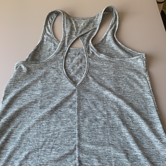 Under Armour Heatgear. Tank - Picture 2 of 4